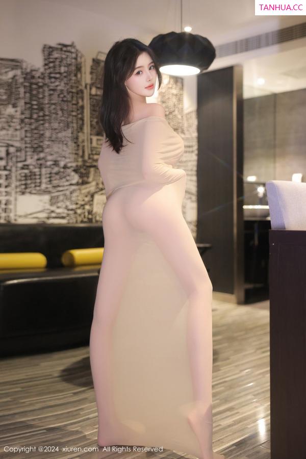 袁圆  [XiuRen]高清写真图 2024.08.27 No.9073 袁圆 丝袜美腿第10张图片